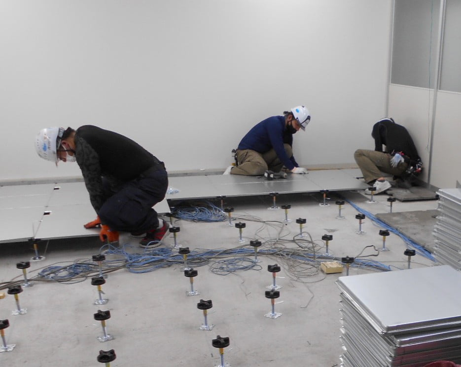 OAフロア工事施工中