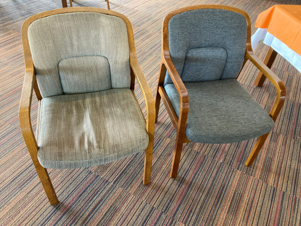 食堂椅子張替え・塗装修理